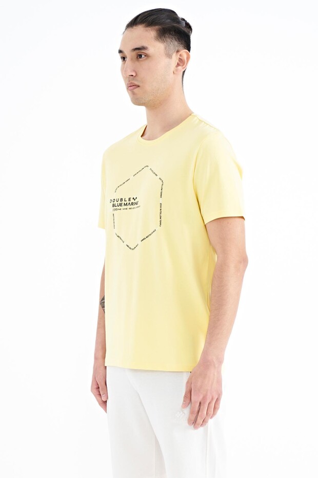 Sarı Yazı Geometri Basklı Standart Kalıp Erkek T-shirt - 88198