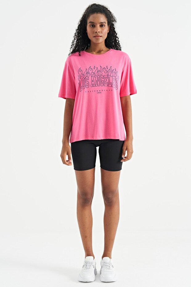 Şeker Pembe Baskı Detaylı Oversize O Yaka Basic Kadın T-Shirt - 02181