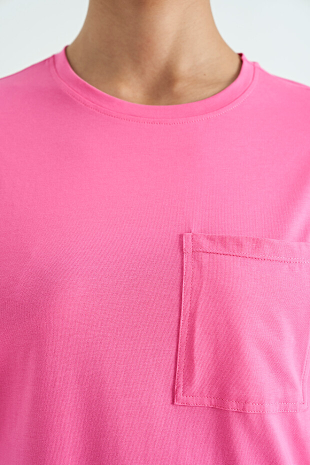 Şeker Pembe Düşük Omuzlu Cep Detaylı Oversize Kadın T-Shirt - 02268