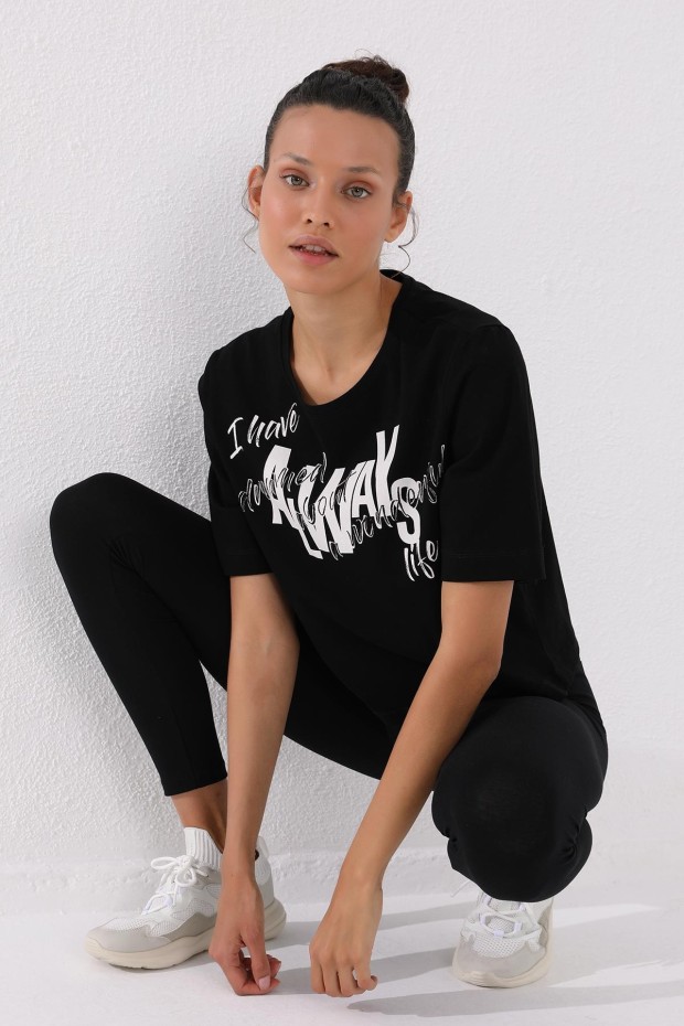 Siyah Asimetrik Yazı Baskılı O Yaka Kadın Oversize T-Shirt - 97136