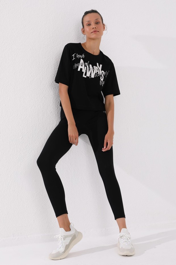 Siyah Asimetrik Yazı Baskılı O Yaka Kadın Oversize T-Shirt - 97136