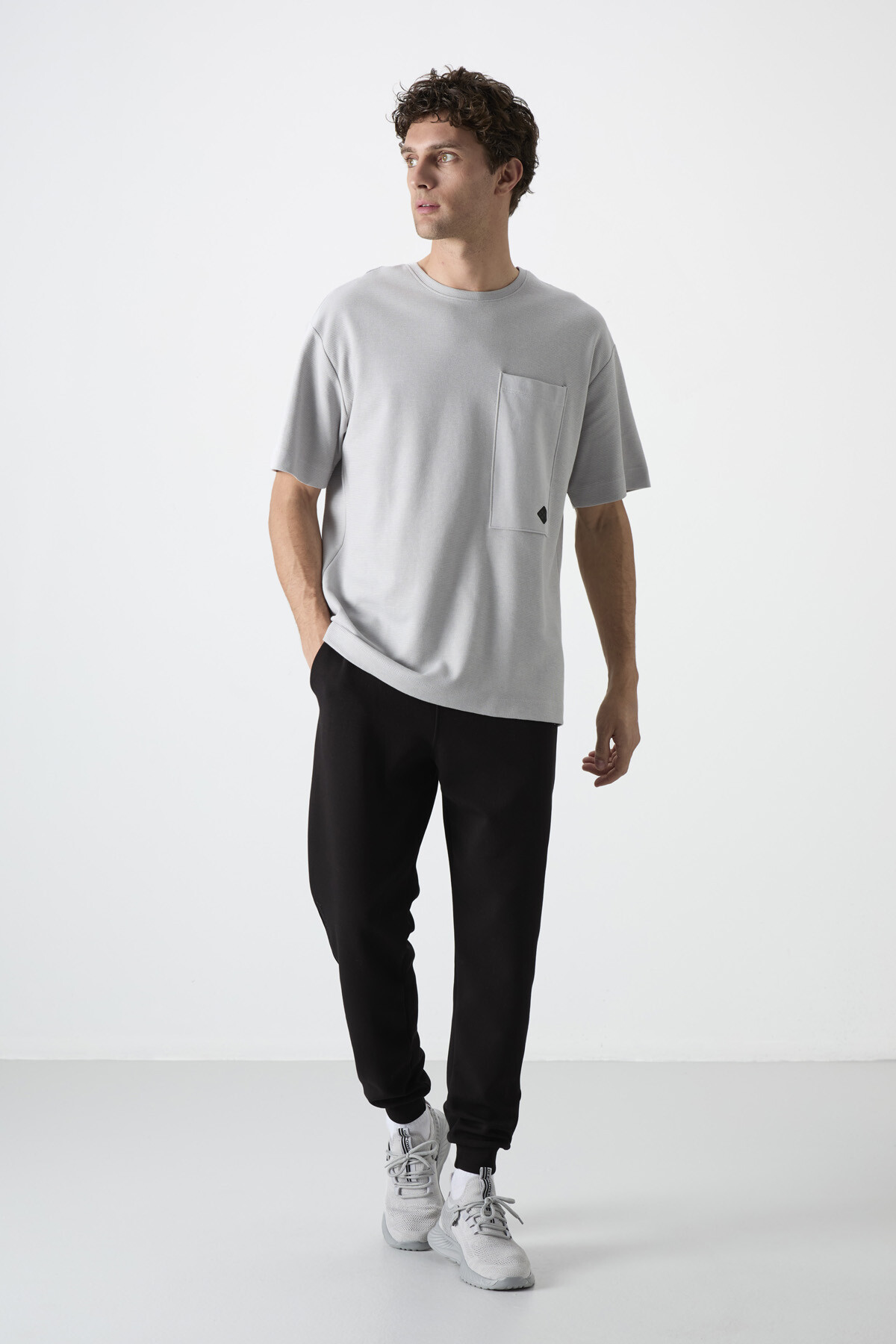 Siyah Bağcıklı Dar Paça Erkek Eşofman Alt - 84999 - TOMMYLIFE (1)