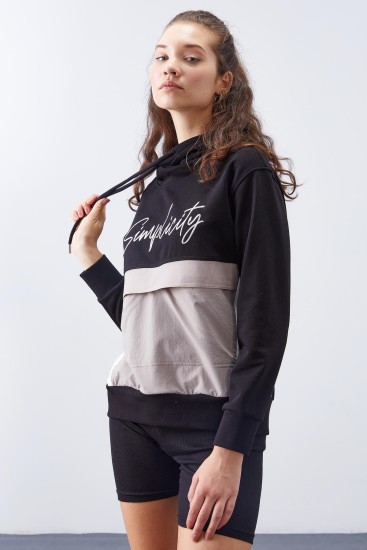 Siyah Bağcıklı Yaka Üç Renk Yazı Nakışlı Kadın Oversize Sweatshirt - 97189 