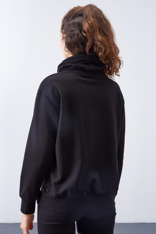 Siyah Bağcıklı Yaka Üç Renk Yazı Nakışlı Kadın Oversize Sweatshirt - 97189