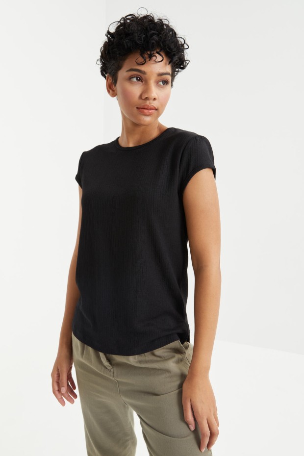 Siyah Basic Kısa Kol O Yaka Bürümcük Kumaş Kadın T-Shirt - 97225