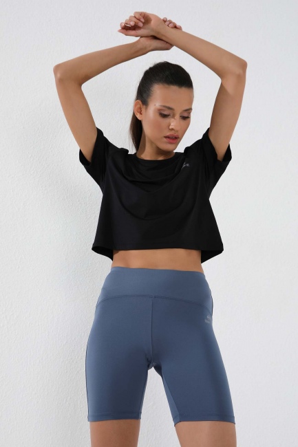 Siyah Basic Kısa Kol Standart Kalıp O Yaka Kadın Crop Top T-Shirt - 97143 - Thumbnail
