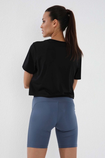 Siyah Basic Kısa Kol Standart Kalıp O Yaka Kadın Crop Top T-Shirt - 97143 - Thumbnail