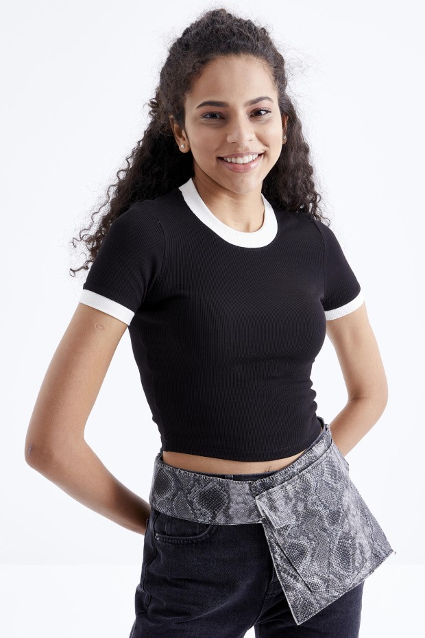 Siyah Basic Kol Detaylı O Yaka Kadın Crop Top T-Shirt - 97200