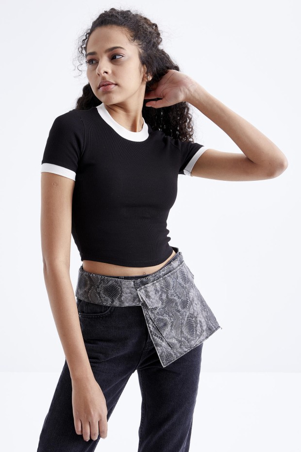 Siyah Basic Kol Detaylı O Yaka Kadın Crop Top T-Shirt - 97200