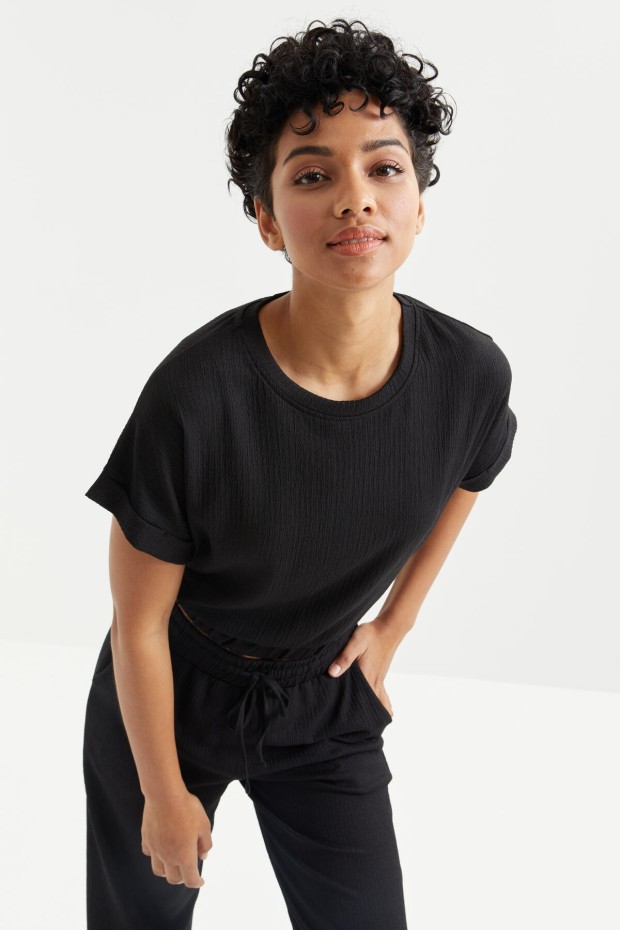 Siyah Basic O Yaka Beli Lastikli Bürümcük Kumaş Kadın Crop Top T-Shirt - 97227