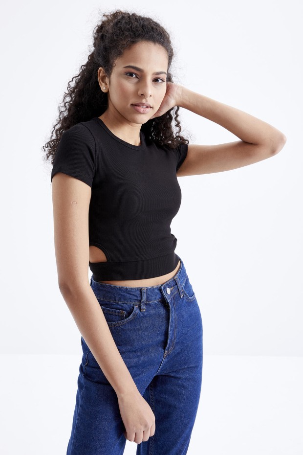 Siyah Basic Yanı Pencereli O Yaka Kadın Crop Top T-Shirt - 97207