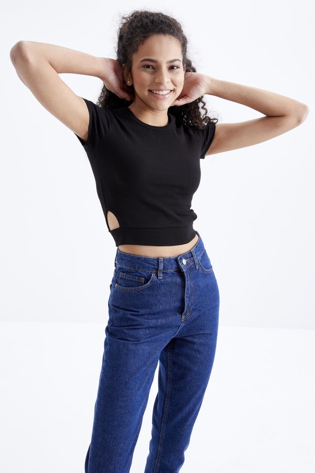 Siyah Basic Yanı Pencereli O Yaka Kadın Crop Top T-Shirt - 97207