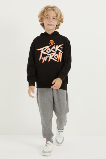 Siyah Yazı Baskılı Kanguru Cepli Kapüşonlu Standart Kalıp Erkek Çocuk Sweatshirt - 11002 - TOMMYLIFE (1)
