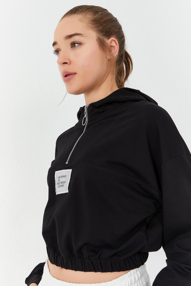 Siyah Beli Büzgülü Kapüşonlu Yarım Fermuarlı Rahat Form Kadın Crop Top Sweatshirt - 97155