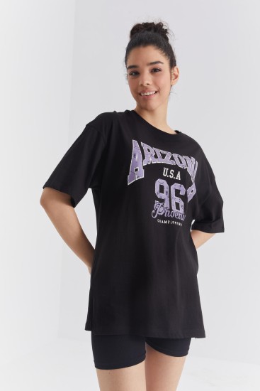 Siyah Büyük Yazı Baskılı O Yaka Oversize Düşük Omuz Kadın T-Shirt - 97218 