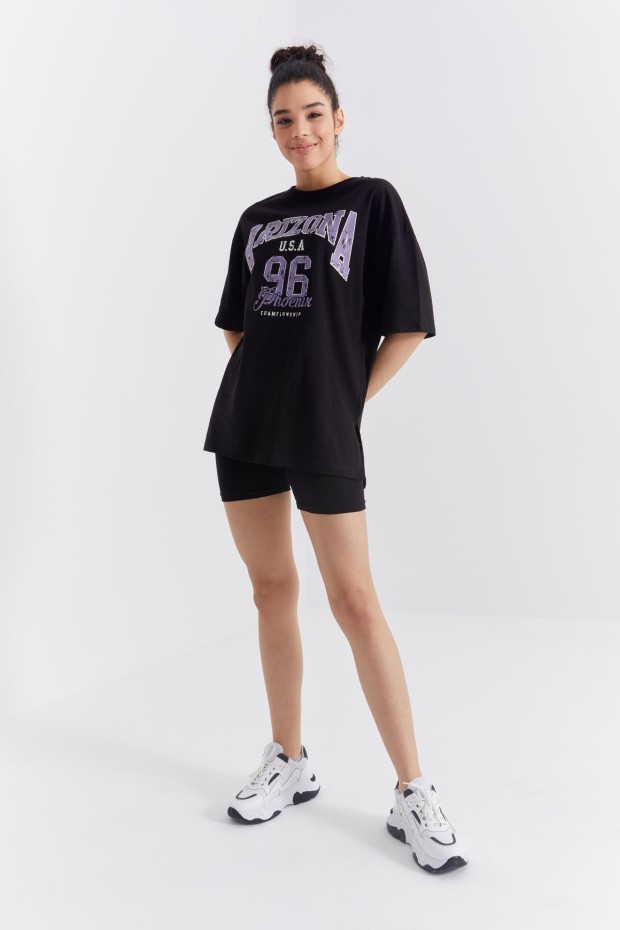 Siyah Büyük Yazı Baskılı O Yaka Oversize Düşük Omuz Kadın T-Shirt - 97218