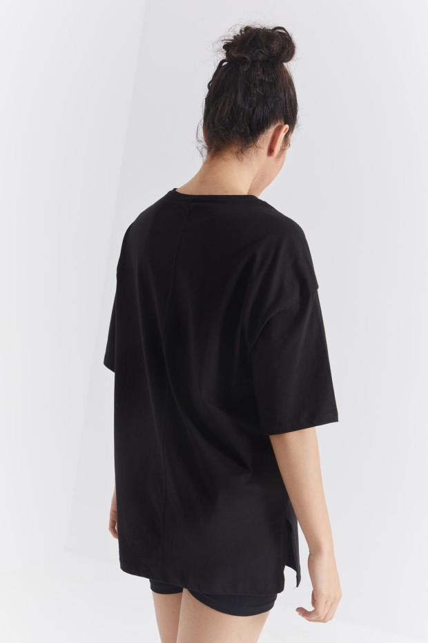 Siyah Büyük Yazı Baskılı O Yaka Oversize Düşük Omuz Kadın T-Shirt - 97218