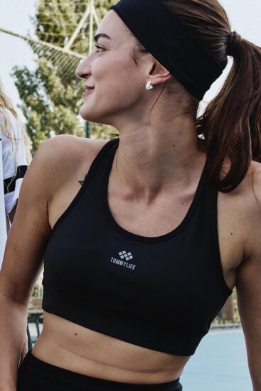 Siyah Çapraz Sırt Detaylı Slim Fit U Yaka Pedli Kadın Spor Büstiyer - 97121 - TOMMYLIFE (1)
