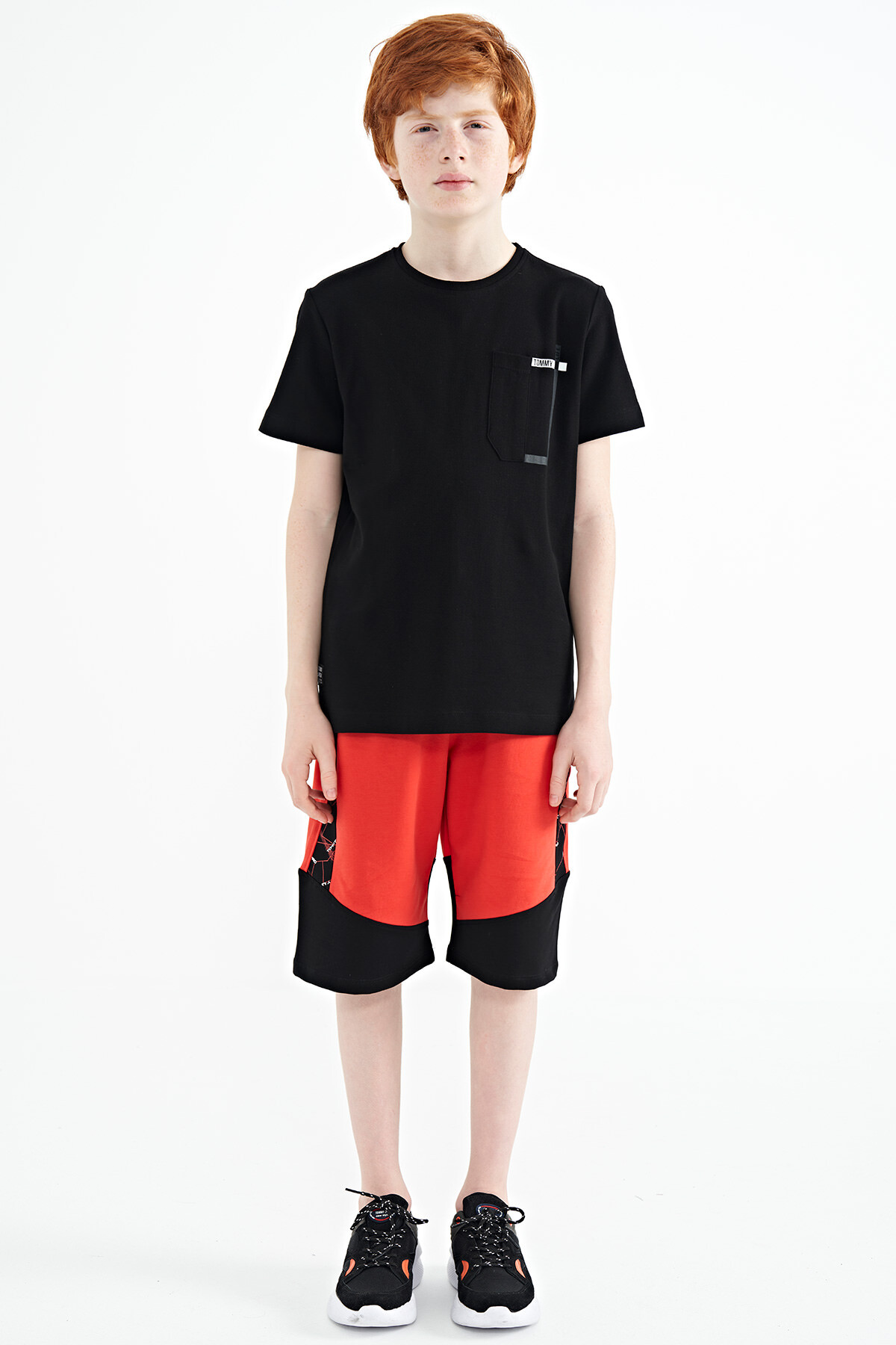 Siyah Cep Detaylı O Yaka Standart Kalıp Erkek Çocuk T-Shirt - 11120 - TOMMYLIFE (1)