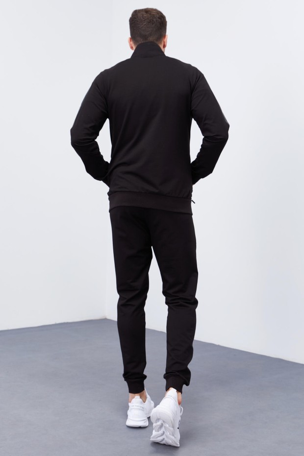 Siyah Dik Yaka Şerit Baskılı Standart Kalıp Manşetli Erkek Eşofman Takımı - 85150