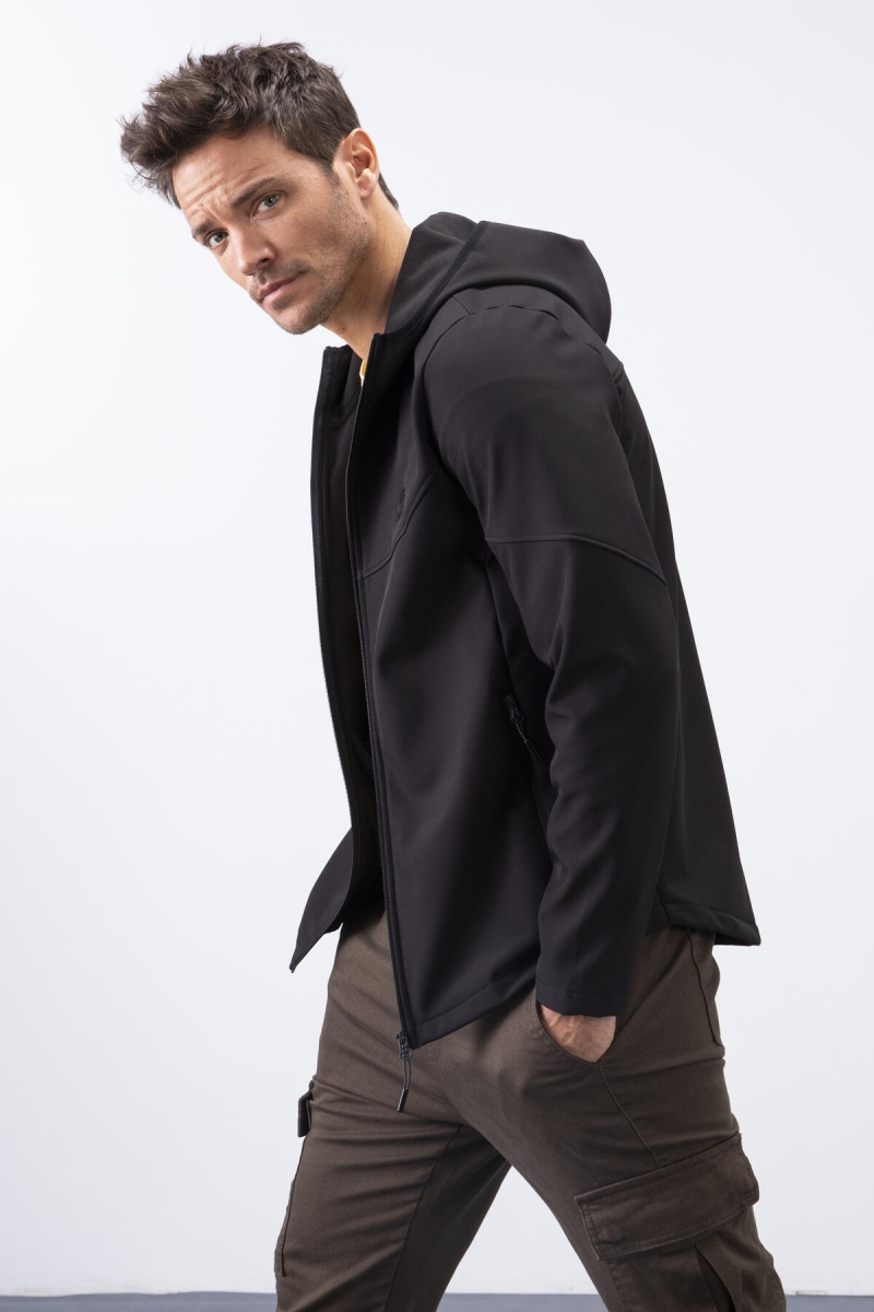 Siyah Fermuarlı Kapüşonlu Su ve Rüzgar Geçirmez Softshell Erkek Mont - 88051 - 6