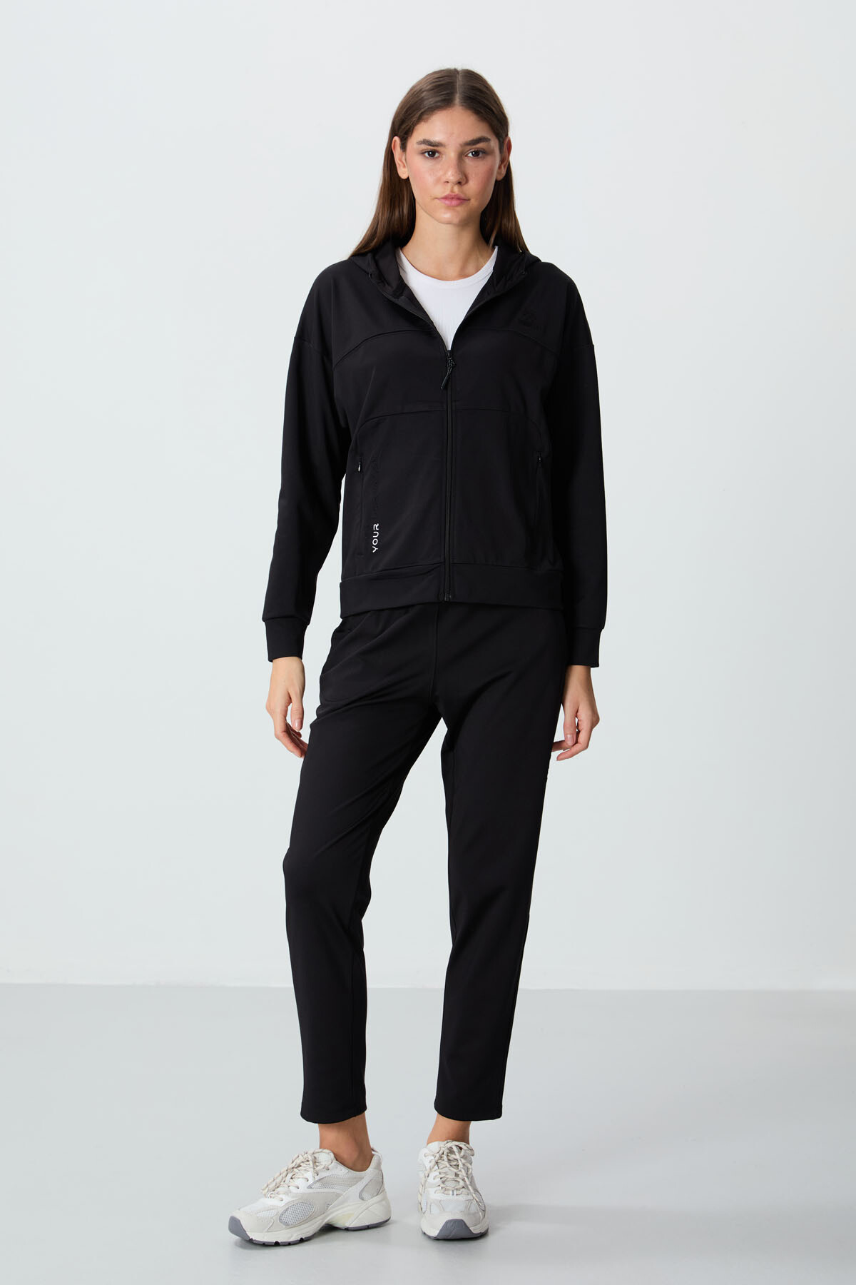 Siyah Kapüşonlu Gizli Cep Detaylı Standart Kalıp Kadın Eşofman Takımı - 95306 - TOMMYLIFE