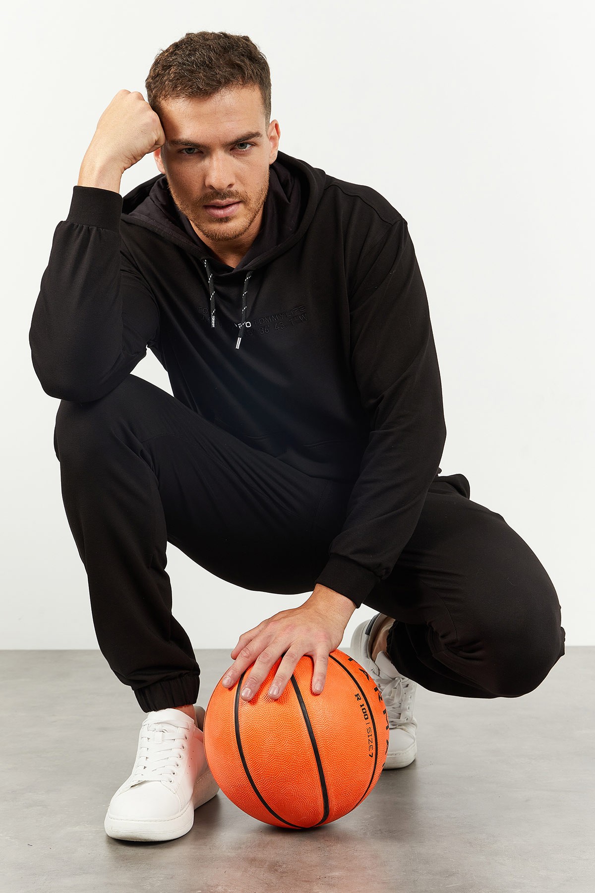 Siyah Kapüşonlu Kanguru Cep Lastik Paça Erkek Oversize Eşofman Takımı - 85117 - TOMMYLIFE (1)