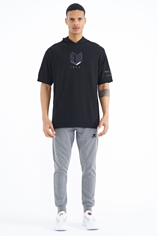 Siyah Kol ve Ön Baskılı Kapüşonlu Oversize Erkek T-shirt - 88194