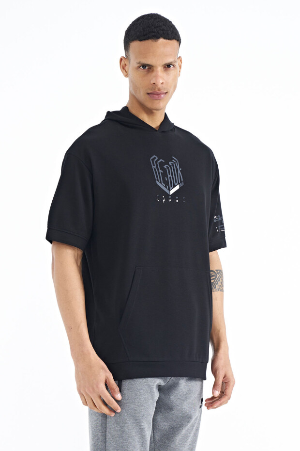 Siyah Kol ve Ön Baskılı Kapüşonlu Oversize Erkek T-shirt - 88194