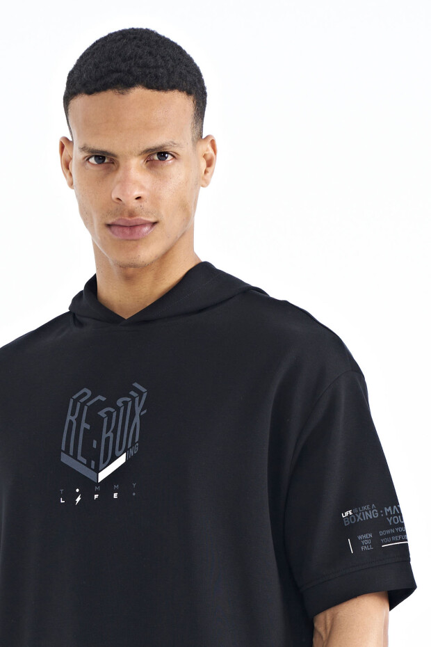 Siyah Kol ve Ön Baskılı Kapüşonlu Oversize Erkek T-shirt - 88194
