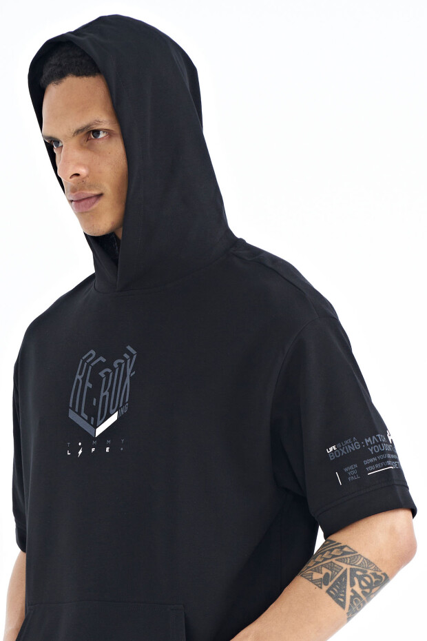 Siyah Kol ve Ön Baskılı Kapüşonlu Oversize Erkek T-shirt - 88194