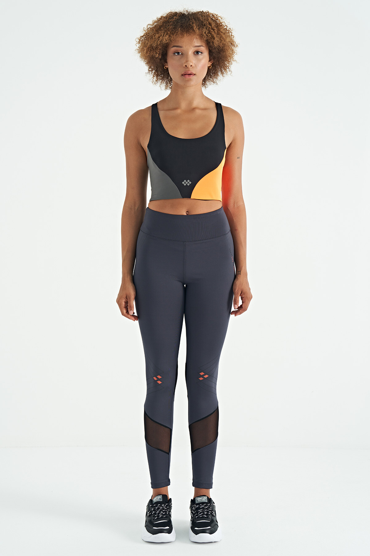 Siyah Logo Baskılı Renk Bloklu Sırt Çapraz Detaylı Dalgıç Kumaş Kadın Büstiyer - 97260 - TOMMYLIFE (1)