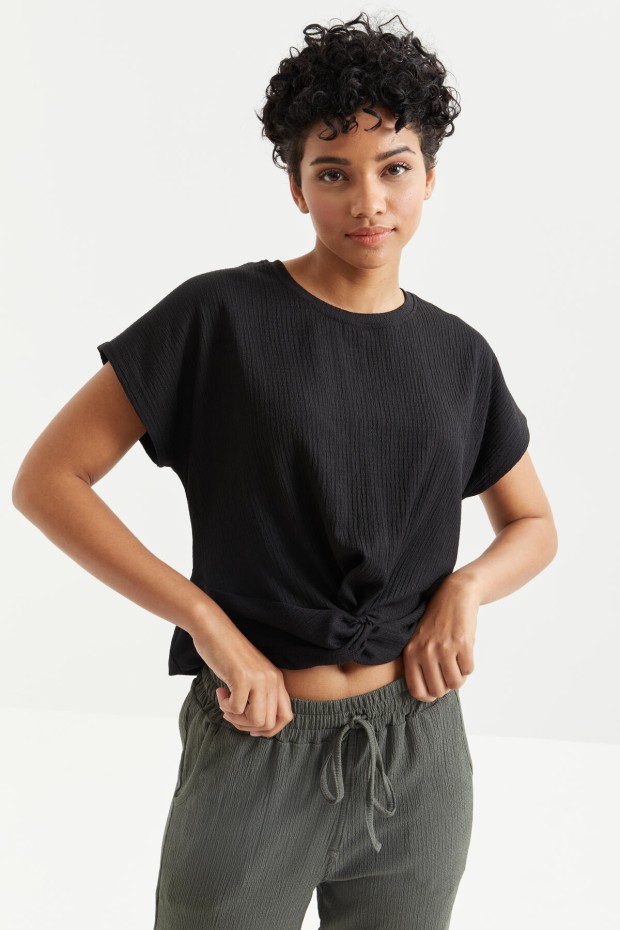 Siyah O Yaka Önü Büzgü Detaylı Bürümcük Kumaş Kadın Crop Top T-Shirt - 97228
