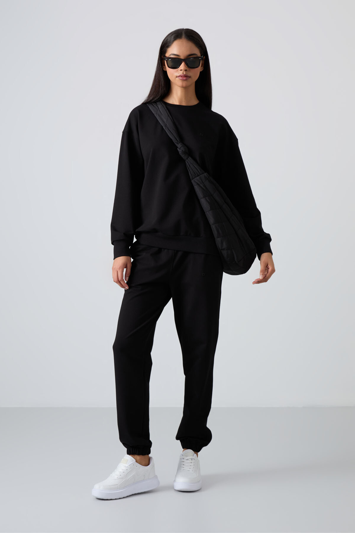 Siyah Basic Pamuklu O Yaka Oversize Lastik Paça Kadın Eşofman Takım - 95287 - TOMMYLIFE