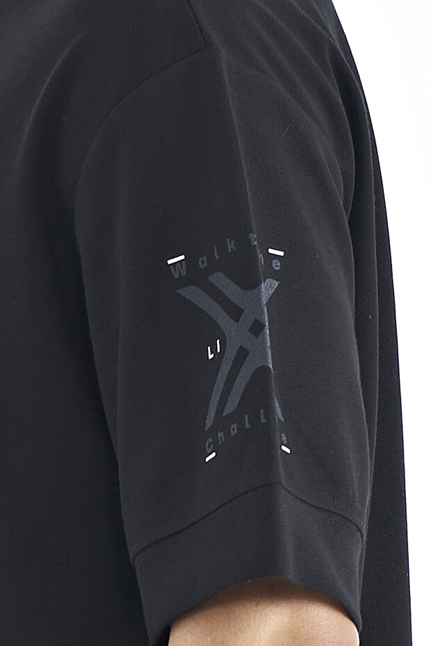 Siyah Ön ve Kol Baskı Detaylı O Yaka Oversize Erkek T-shirt - 88180