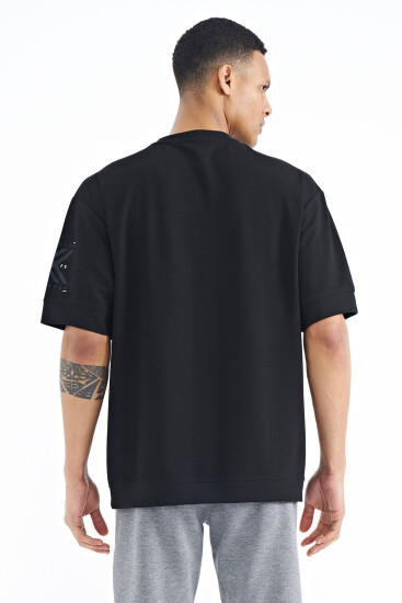 Siyah Ön ve Kol Baskı Detaylı O Yaka Oversize Erkek T-shirt - 88180 - Thumbnail