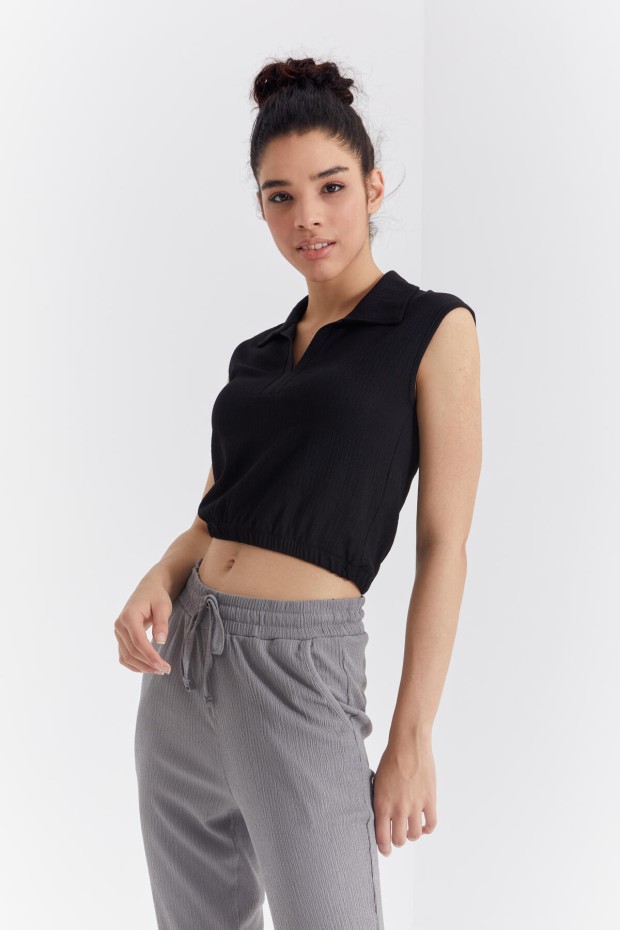 Siyah Polo Yaka Beli Lastikli Bürümcük Kumaş Kadın Crop Top T-Shirt - 97223