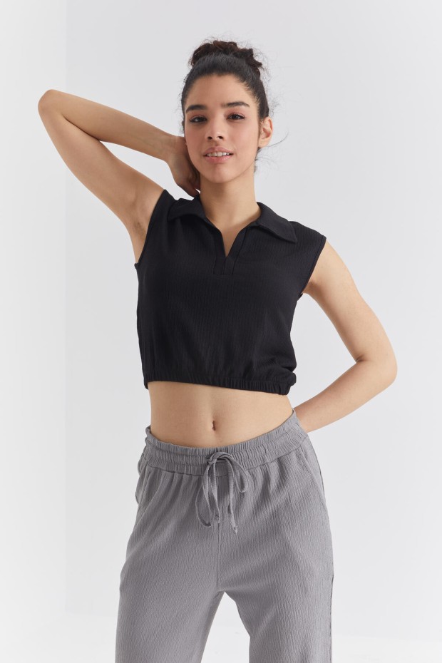 Siyah Polo Yaka Beli Lastikli Bürümcük Kumaş Kadın Crop Top T-Shirt - 97223