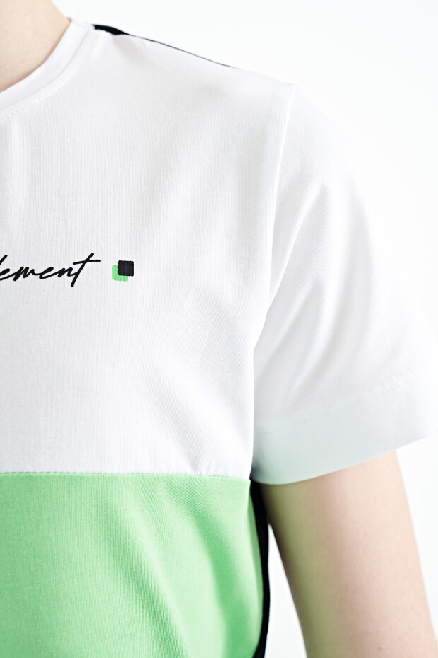 Siyah Renk Bloklu O Yaka Baskı Detaylı Standart Kalıp Erkek Çocuk T-Shirt - 11135 - 3