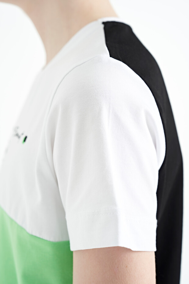 Siyah Renk Bloklu O Yaka Baskı Detaylı Standart Kalıp Erkek Çocuk T-Shirt - 11135 - 4