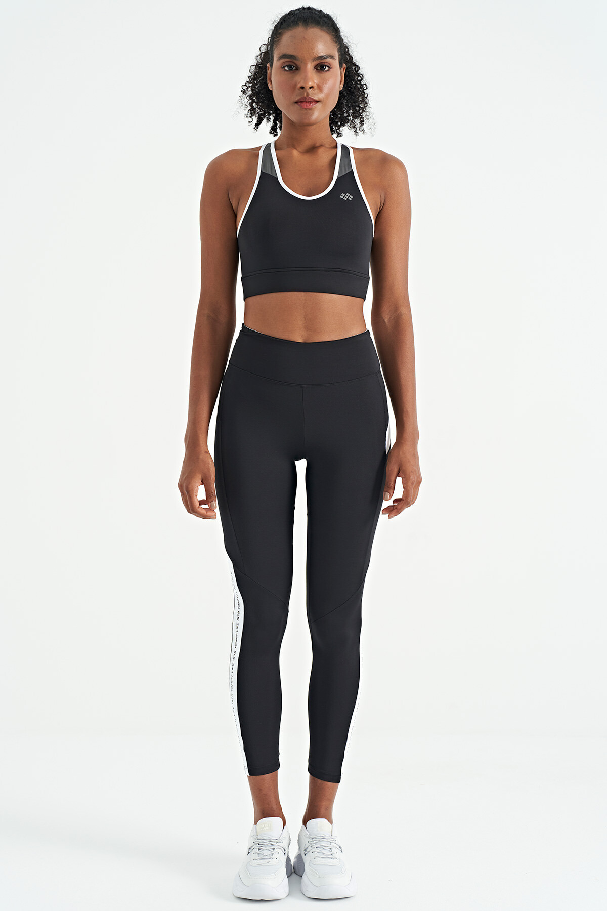 Siyah Renk Bloklu Sırt Baskı Detaylı Dar Kalıp Kadın Büstiyer - 97253 - TOMMYLIFE (1)