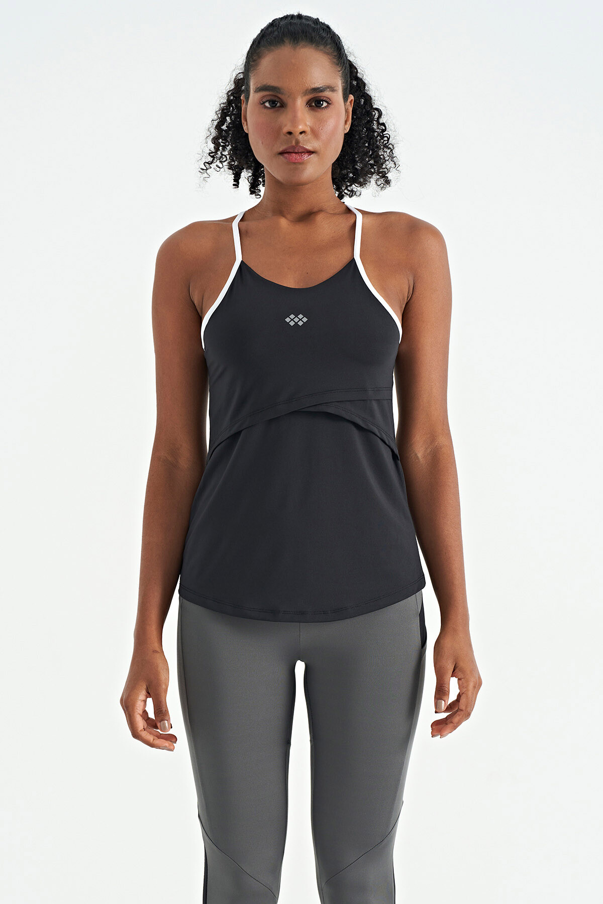 Siyah Sırt Çarpraz Askı Detaylı Standart Kalıp Kadın Spor Atlet - 97261 - TOMMYLIFE (1)