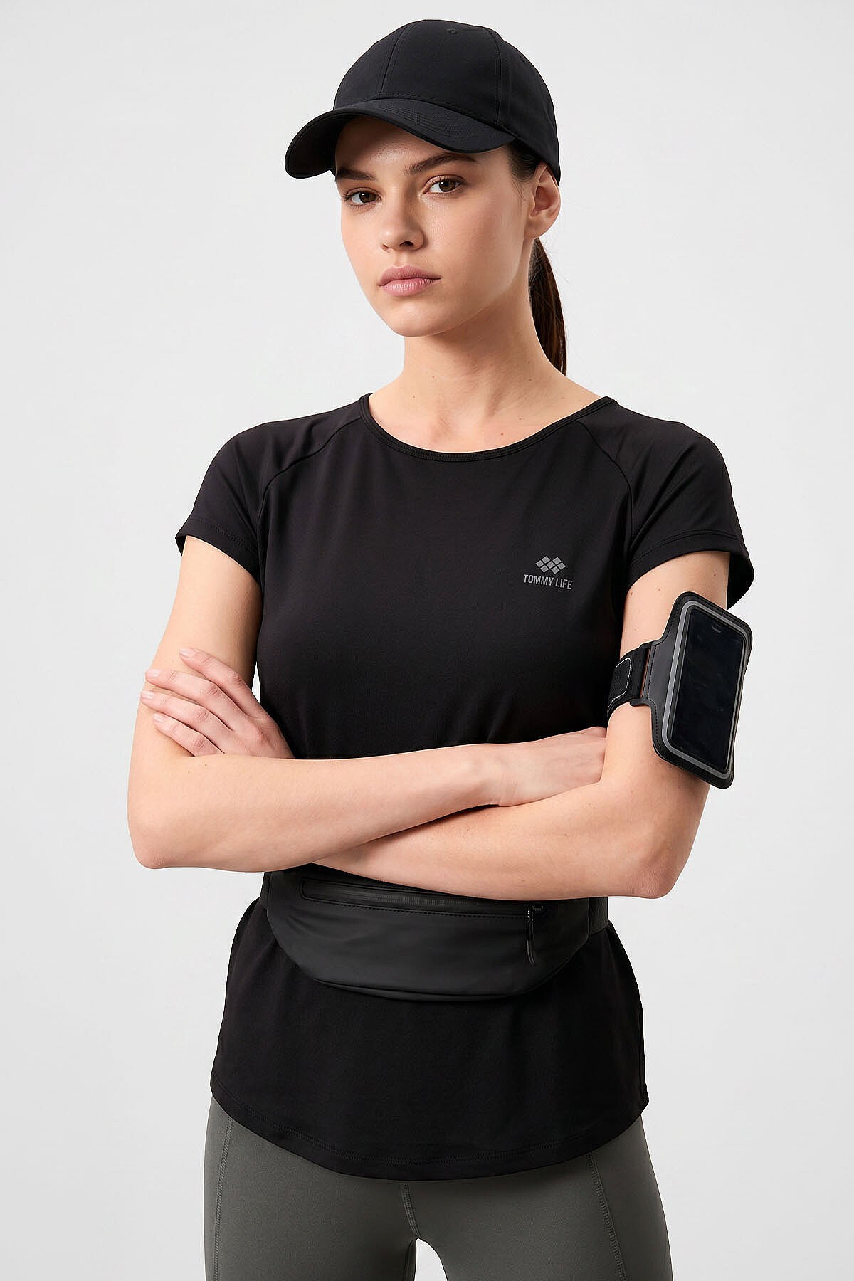Siyah Sırt Pencereli Kısa Kol Standart Kalıp O Yaka Kadın T-Shirt - 97101 - TOMMYLIFE