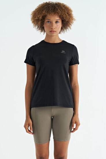 Siyah Sırt Yırtmaç Detaylı O Yaka Kısa Kollu Standart Kalıp Kadın T-Shirt - 97267 - TOMMYLIFE (1)