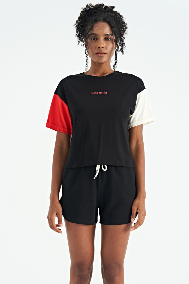 Siyah Üç Renk Düşük Omuzlu Oversize Baskılı Crop Kadın T-Shirt - 02266