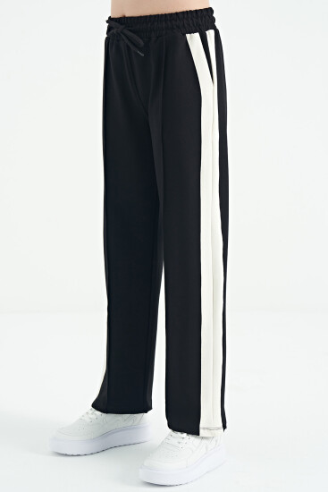 Siyah Yan Bant Detaylı Bağcıklı Rahat Kalıp Geniş Paça Kız Çocuk Eşofman Alt - 75119 - TOMMYLIFE (1)