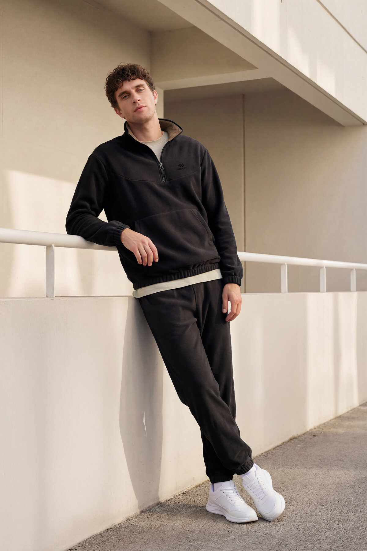 Siyah Yarım Fermuar Dik Yaka Lastik Paça Polar Erkek Eşofman Takımı - 85159 - TOMMYLIFE