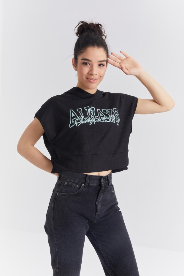 Siyah Yazı Baskılı Kapüşonlu Oversize Bürümcük Kumaş Kadın Crop Top T-Shirt - 97229