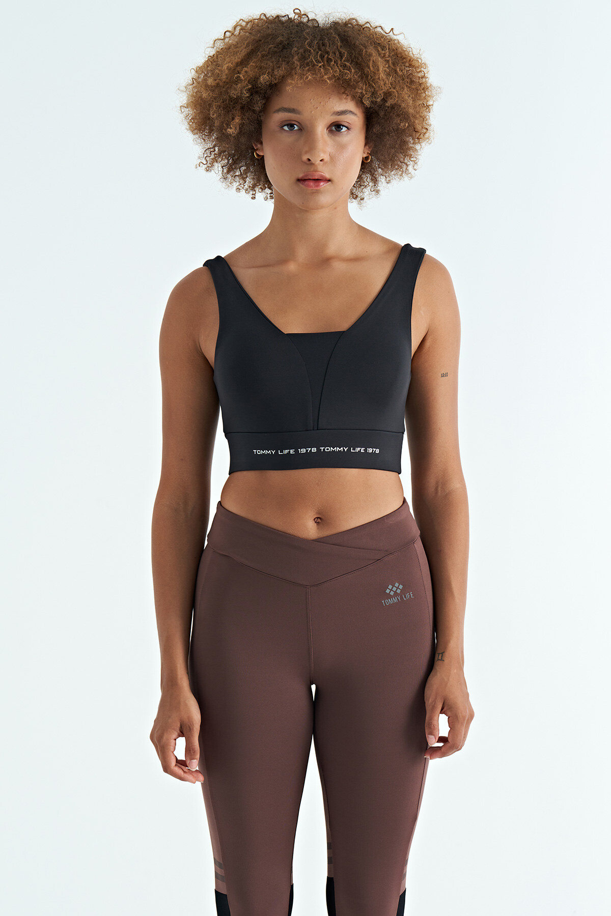 Siyah Yazı Baskılı Renk Bloklu Dar Kalıp Dalgıç Kumaş Kadın Büstiyer - 97271 - TOMMYLIFE