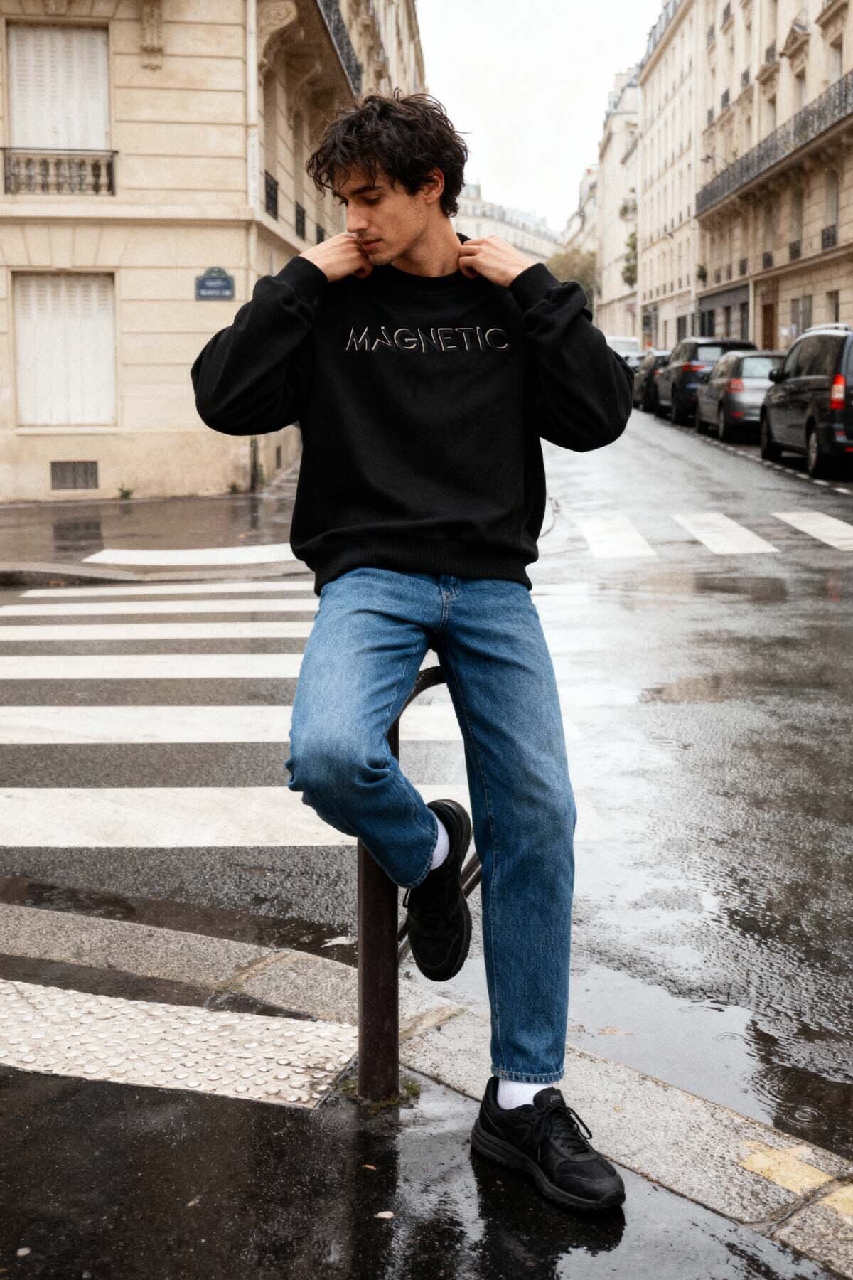 Siyah Yazı Nakışlı O Yaka Rahat Form İçi Polarlı Erkek Sweatshirt - 88020 - TOMMYLIFE